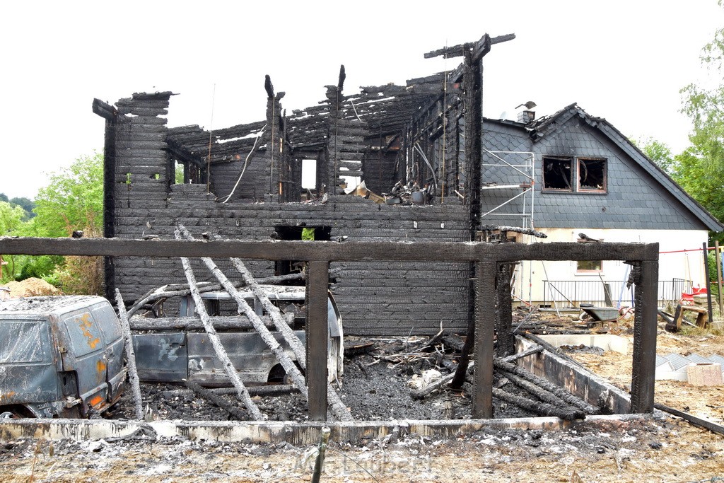 Schwerer Brand in Einfamilien Haus Roesrath Rambruecken P031.JPG - Miklos Laubert